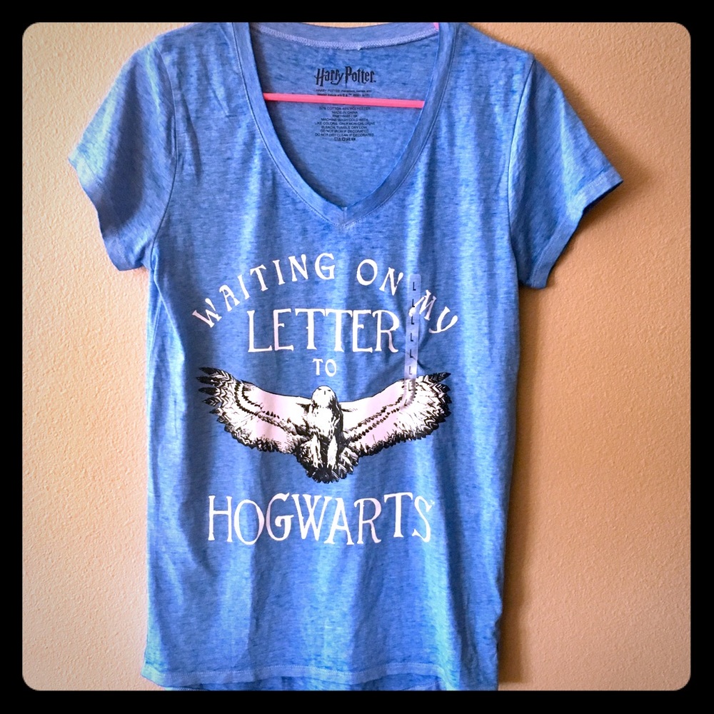 “Waiting on my letter to Hogwarts” HP Tee! ⚡️BNWT